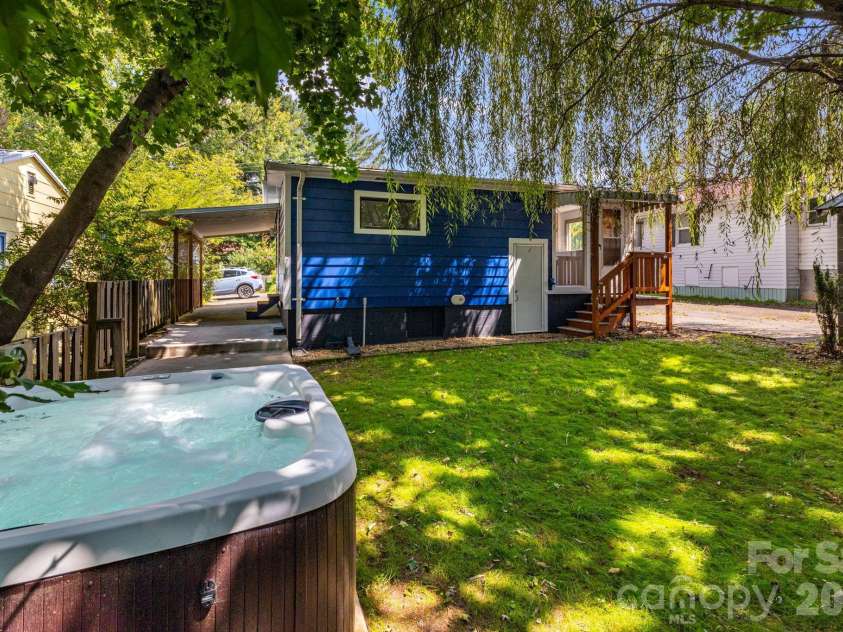 22 Jarrett Street, Asheville, NC 28806.  MLS# CAR4423202, YatesRealty ID 51622. 
