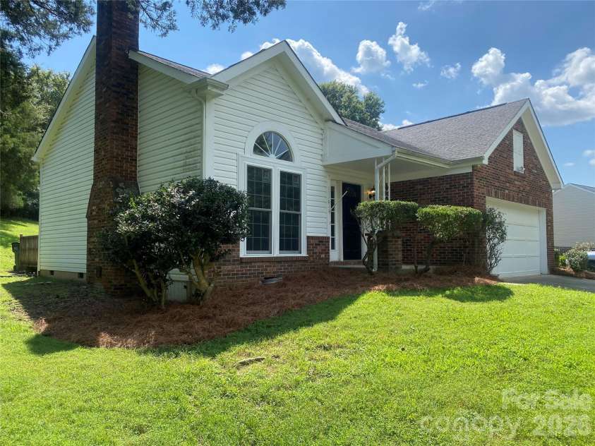 11101 Deerpath Court, Charlotte, NC 28262.  MLS# CAR4420188, YatesRealty ID 51623. 