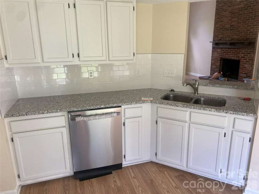 11101 Deerpath Court, Charlotte, NC 28262.  MLS# CAR4420188, YatesRealty ID 51623. Granite Countertops