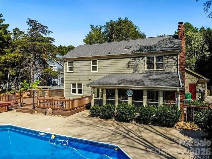 3709 Stoneglen Path, Charlotte, NC 28269.  MLS# CAR4419830, YatesRealty ID 51624. 