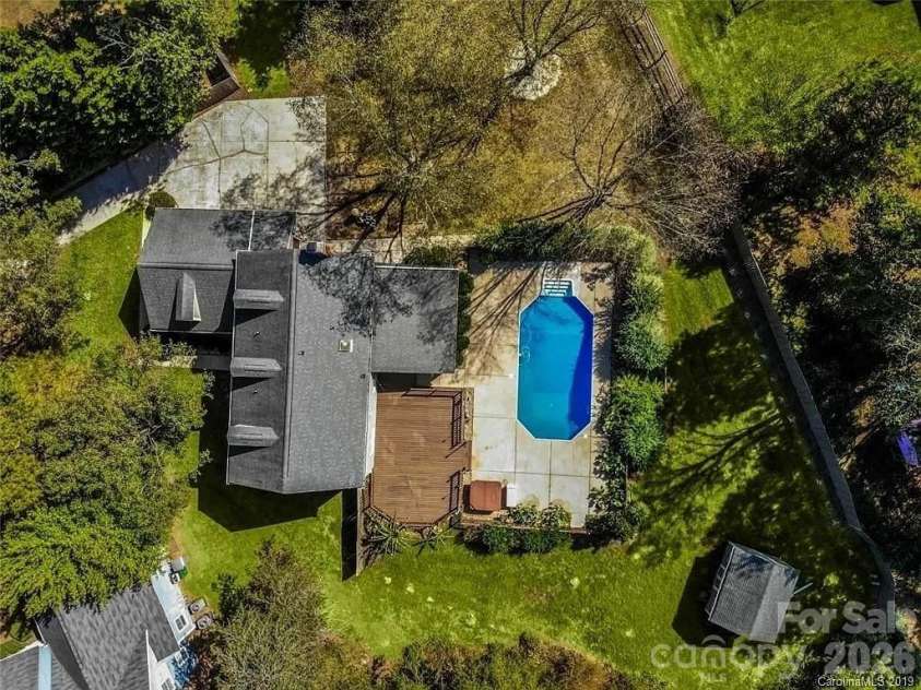 3709 Stoneglen Path, Charlotte, NC 28269.  MLS# CAR4419830, YatesRealty ID 51624. 