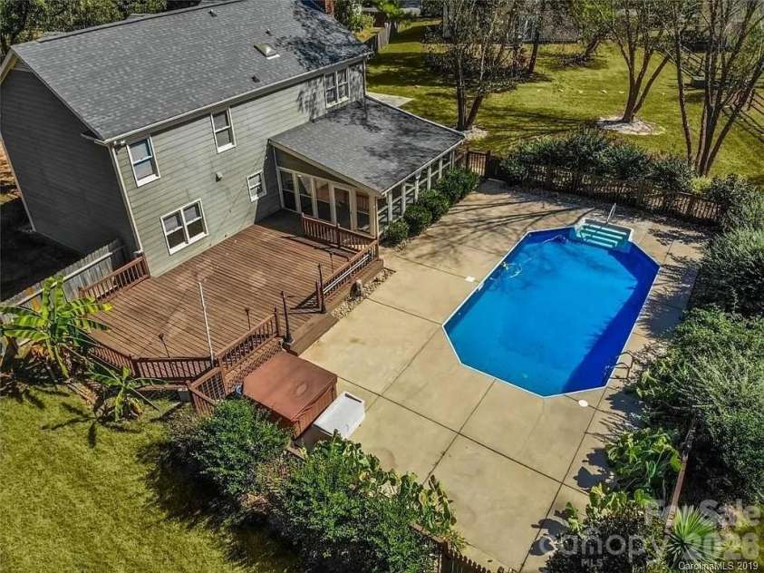 3709 Stoneglen Path, Charlotte, NC 28269.  MLS# CAR4419830, YatesRealty ID 51624. 