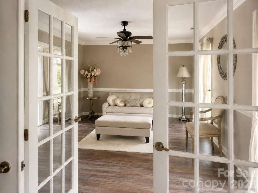 3709 Stoneglen Path, Charlotte, NC 28269.  MLS# CAR4419830, YatesRealty ID 51624. 