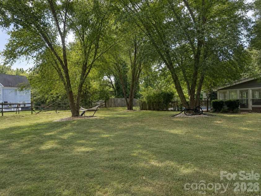 3709 Stoneglen Path, Charlotte, NC 28269.  MLS# CAR4419830, YatesRealty ID 51624. Yard