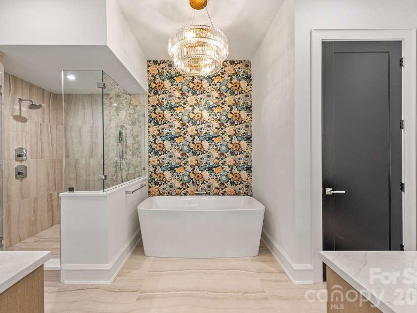610 Queens Road, Charlotte, NC 28207.  MLS# CAR4420275, YatesRealty ID 51625. 