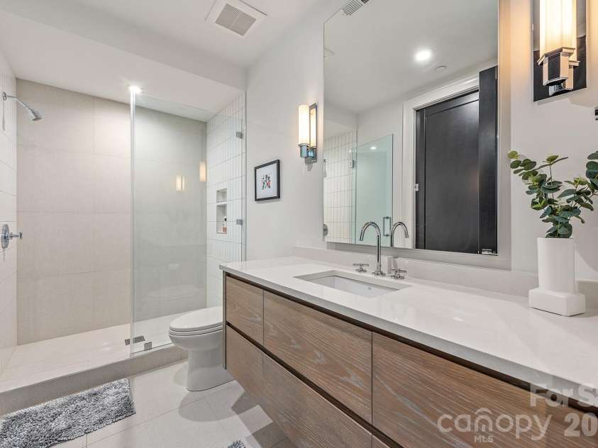 610 Queens Road, Charlotte, NC 28207.  MLS# CAR4420275, YatesRealty ID 51625. 
