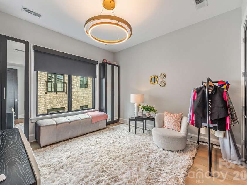 610 Queens Road, Charlotte, NC 28207.  MLS# CAR4420275, YatesRealty ID 51625. 