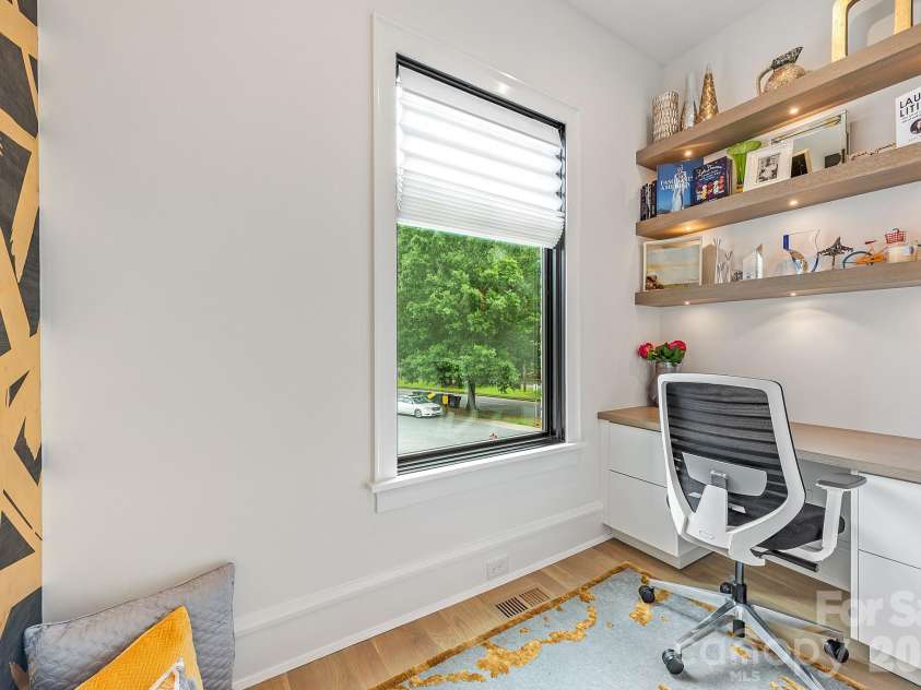 610 Queens Road, Charlotte, NC 28207.  MLS# CAR4420275, YatesRealty ID 51625. 