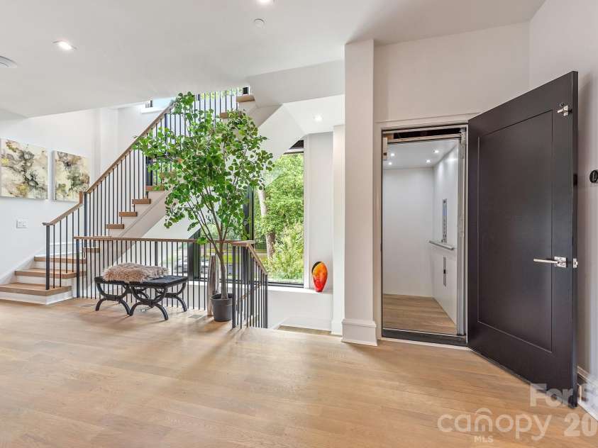 610 Queens Road, Charlotte, NC 28207.  MLS# CAR4420275, YatesRealty ID 51625. 