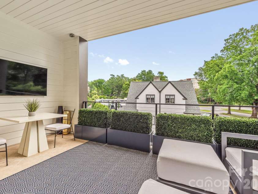 610 Queens Road, Charlotte, NC 28207.  MLS# CAR4420275, YatesRealty ID 51625. 