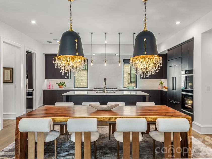 610 Queens Road, Charlotte, NC 28207.  MLS# CAR4420275, YatesRealty ID 51625. 