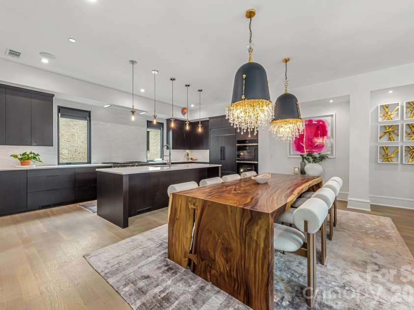 610 Queens Road, Charlotte, NC 28207.  MLS# CAR4420275, YatesRealty ID 51625. 