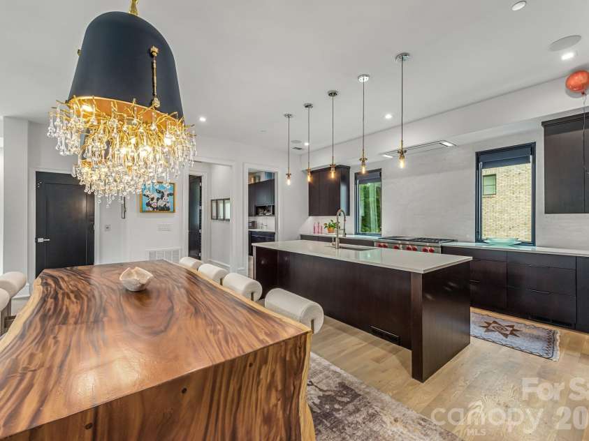 610 Queens Road, Charlotte, NC 28207.  MLS# CAR4420275, YatesRealty ID 51625. 