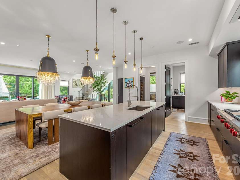 610 Queens Road, Charlotte, NC 28207.  MLS# CAR4420275, YatesRealty ID 51625. 