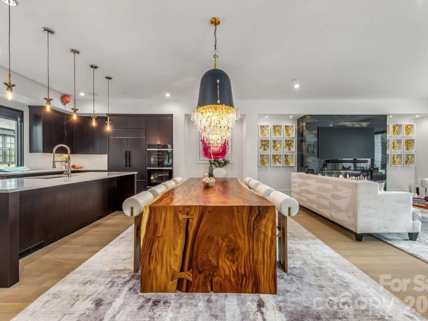 610 Queens Road, Charlotte, NC 28207.  MLS# CAR4420275, YatesRealty ID 51625. 