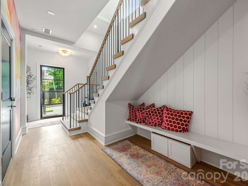 610 Queens Road, Charlotte, NC 28207.  MLS# CAR4420275, YatesRealty ID 51625. 