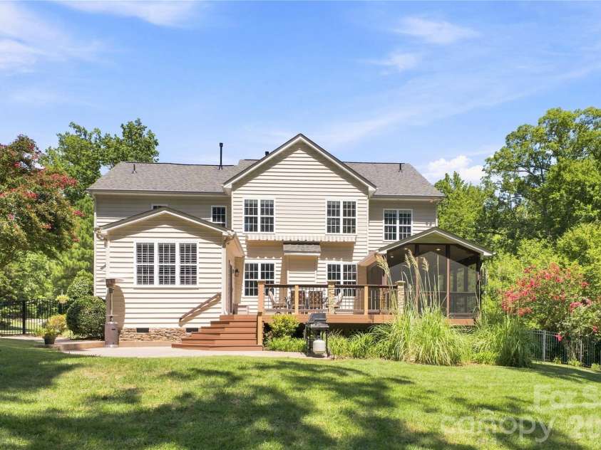 11019 King George Lane, Waxhaw, NC 28173.  MLS# CAR4418983, YatesRealty ID 51626. 