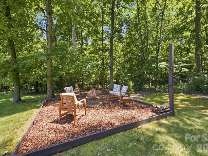 11019 King George Lane, Waxhaw, NC 28173.  MLS# CAR4418983, YatesRealty ID 51626. 