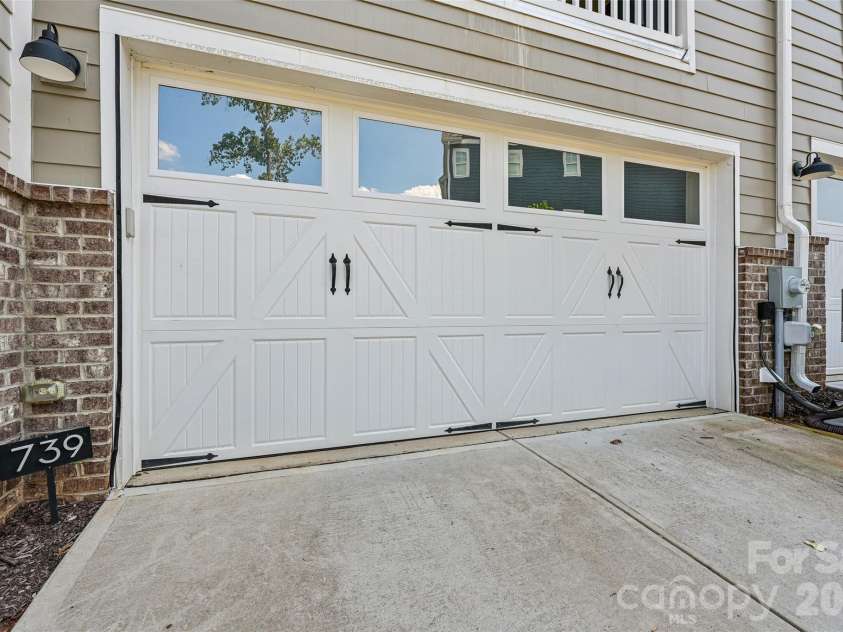 739 Beaty Street, Davidson, NC 28036.  MLS# CAR4420114, YatesRealty ID 51627. Attached 2 Car Garage on Main Level