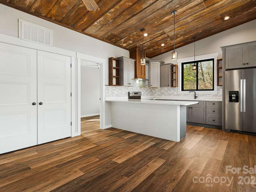 139 Duck Pond Drive, Leicester, NC 28748.  MLS# CAR4207433, YatesRealty ID 5163. 