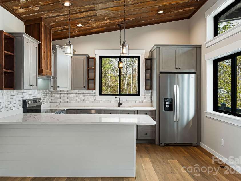 139 Duck Pond Drive, Leicester, NC 28748.  MLS# CAR4207433, YatesRealty ID 5163. 