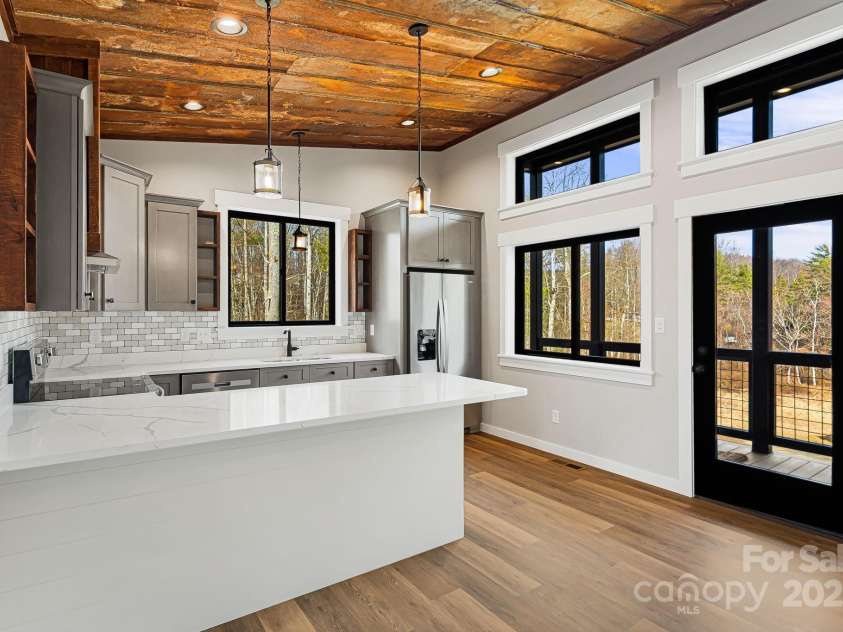 139 Duck Pond Drive, Leicester, NC 28748.  MLS# CAR4207433, YatesRealty ID 5163. 