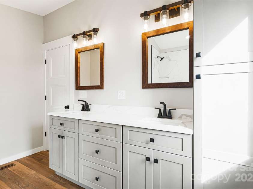 139 Duck Pond Drive, Leicester, NC 28748.  MLS# CAR4207433, YatesRealty ID 5163. 