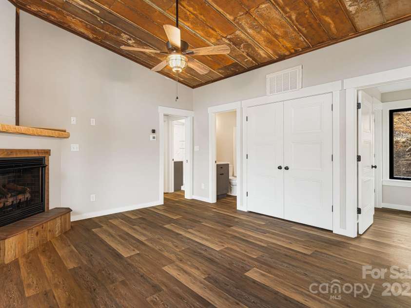 139 Duck Pond Drive, Leicester, NC 28748.  MLS# CAR4207433, YatesRealty ID 5163. 