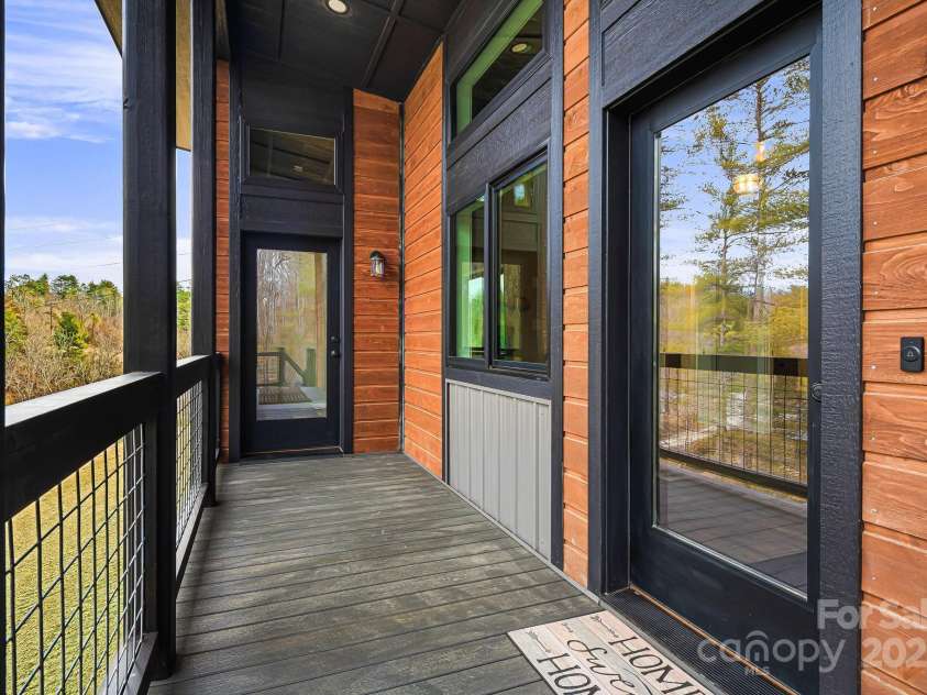 139 Duck Pond Drive, Leicester, NC 28748.  MLS# CAR4207433, YatesRealty ID 5163. 