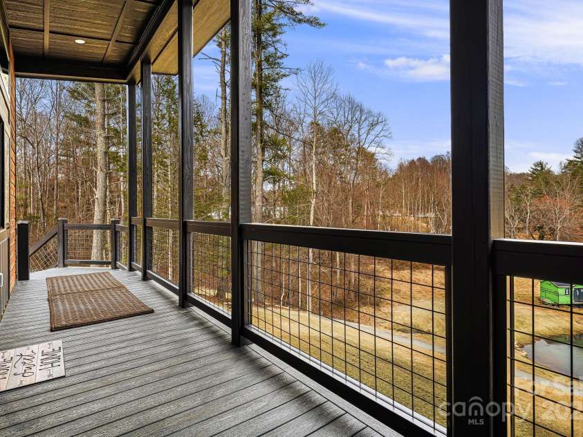 139 Duck Pond Drive, Leicester, NC 28748.  MLS# CAR4207433, YatesRealty ID 5163. 