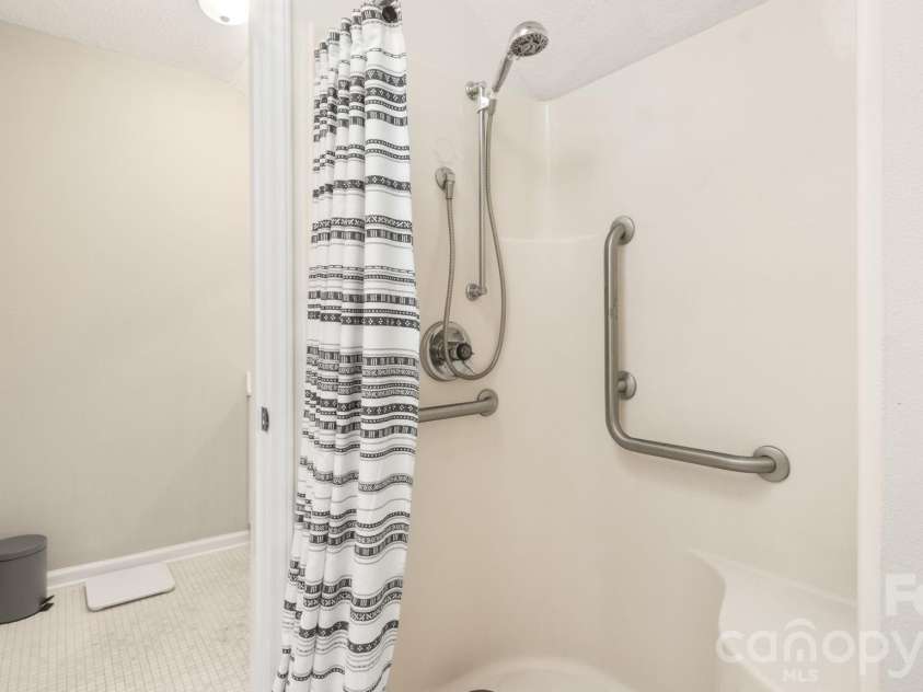 691 Carlton Drive, Gastonia, NC 28054.  MLS# CAR4357704, YatesRealty ID 5163. 