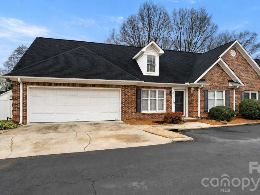 691 Carlton Drive, Gastonia, NC 28054.  MLS# CAR4357704, YatesRealty ID 5163. 