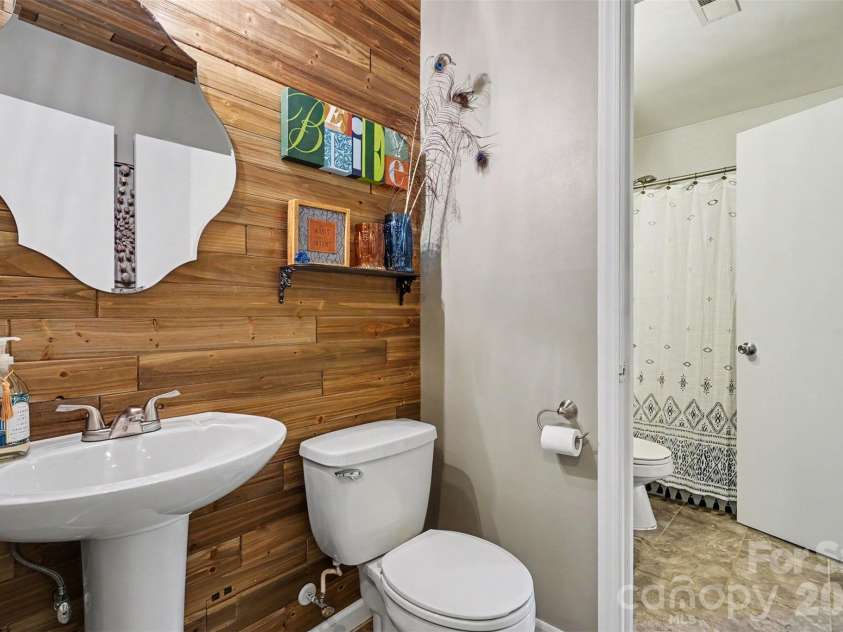 11407 Treebark Drive, Pineville, NC 28134.  MLS# CAR4418322, YatesRealty ID 51630. Half bathroom