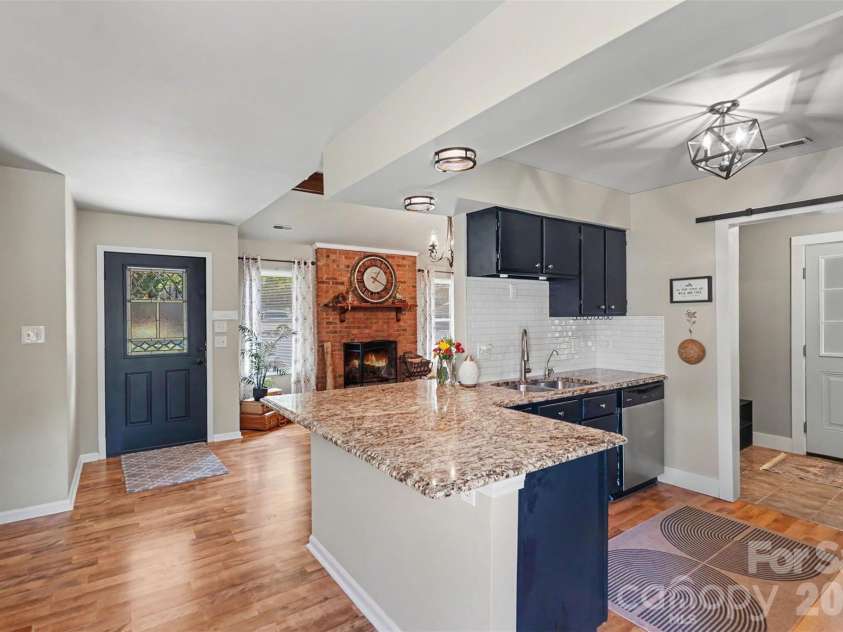 11407 Treebark Drive, Pineville, NC 28134.  MLS# CAR4418322, YatesRealty ID 51630. Kitchen