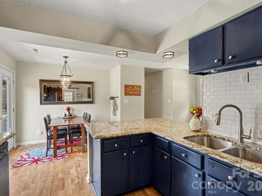 11407 Treebark Drive, Pineville, NC 28134.  MLS# CAR4418322, YatesRealty ID 51630. Kitchen/Dining