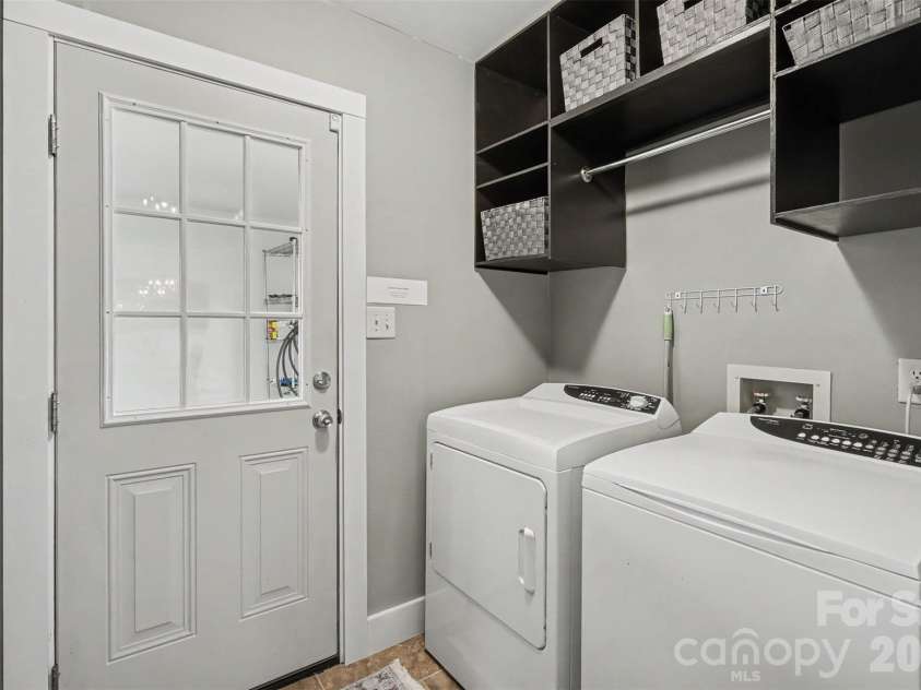 11407 Treebark Drive, Pineville, NC 28134.  MLS# CAR4418322, YatesRealty ID 51630. Laundry/Pantry