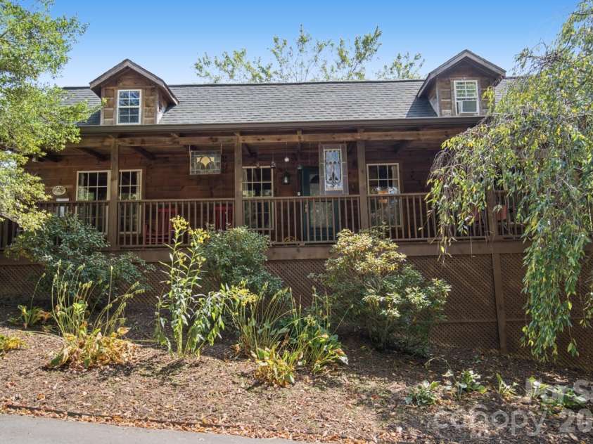 1 Locust Avenue, Asheville, NC 28804.  MLS# CAR4418409, YatesRealty ID 51631. 