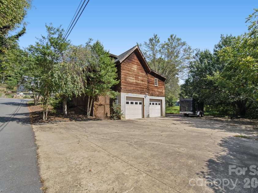 1 Locust Avenue, Asheville, NC 28804.  MLS# CAR4418409, YatesRealty ID 51631. 