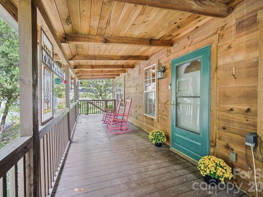1 Locust Avenue, Asheville, NC 28804.  MLS# CAR4418409, YatesRealty ID 51631. 