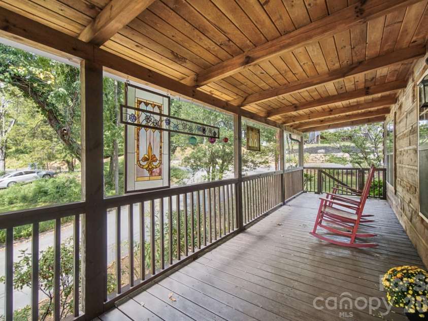 1 Locust Avenue, Asheville, NC 28804.  MLS# CAR4418409, YatesRealty ID 51631. 