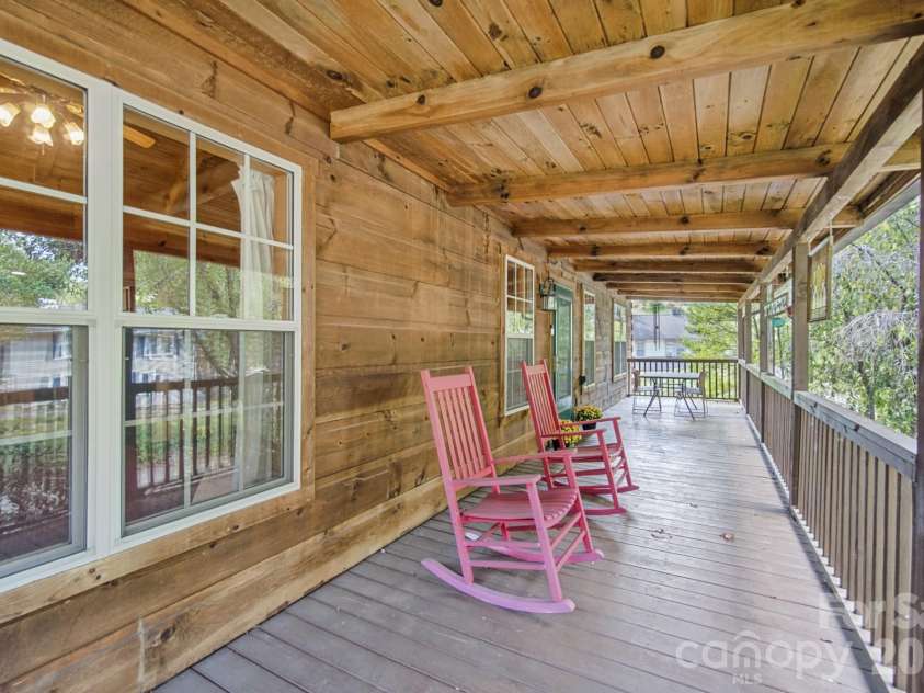 1 Locust Avenue, Asheville, NC 28804.  MLS# CAR4418409, YatesRealty ID 51631. 