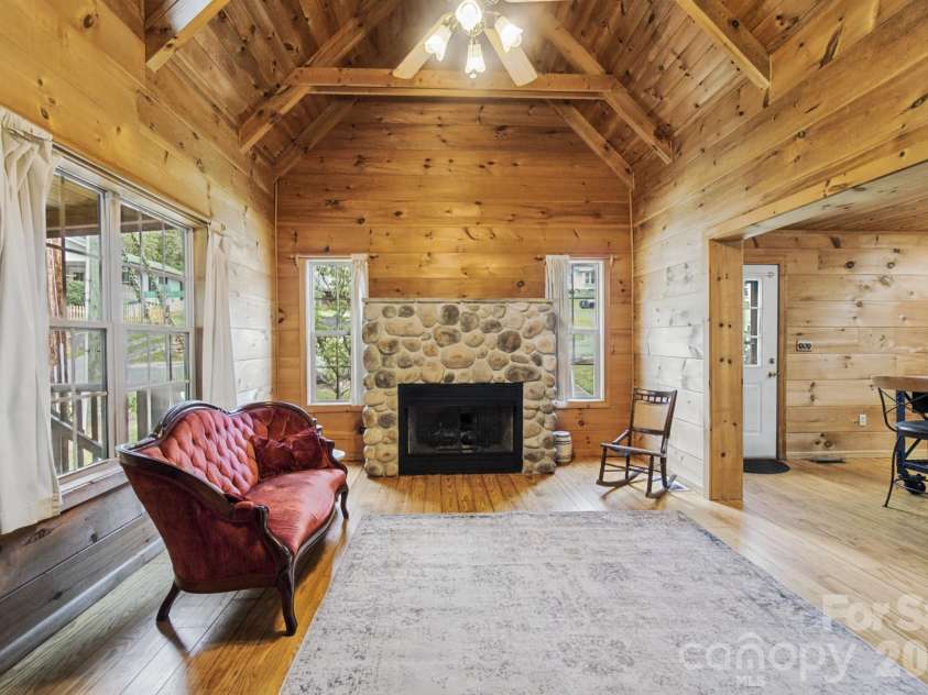 1 Locust Avenue, Asheville, NC 28804.  MLS# CAR4418409, YatesRealty ID 51631. 