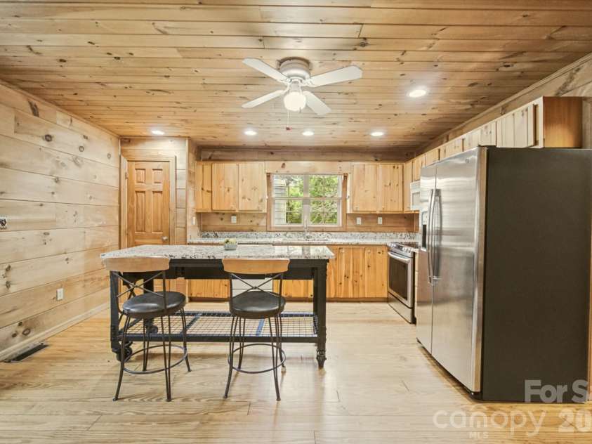 1 Locust Avenue, Asheville, NC 28804.  MLS# CAR4418409, YatesRealty ID 51631. 