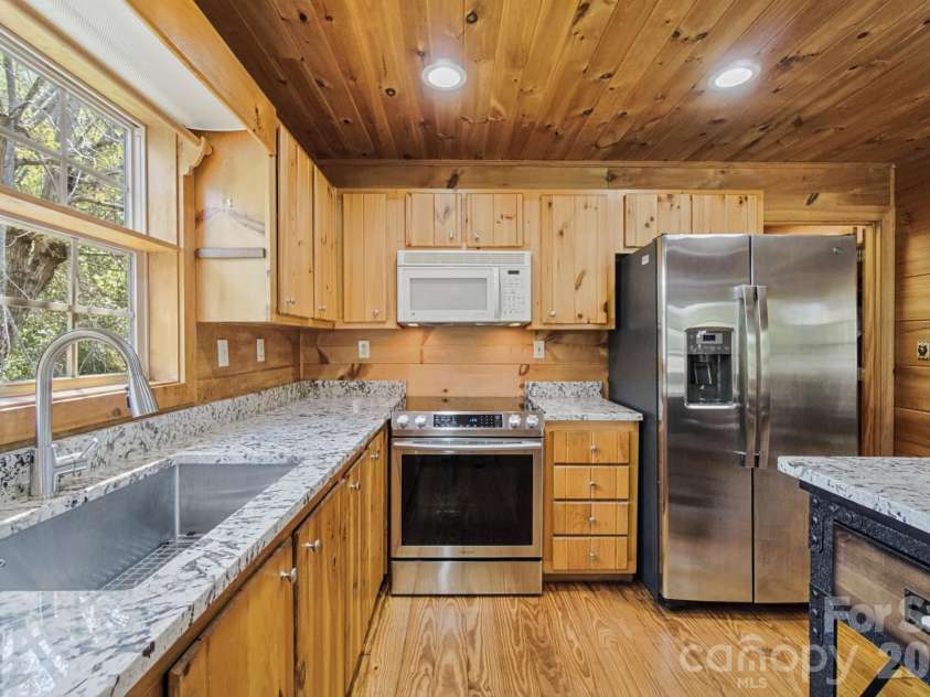 1 Locust Avenue, Asheville, NC 28804.  MLS# CAR4418409, YatesRealty ID 51631. 