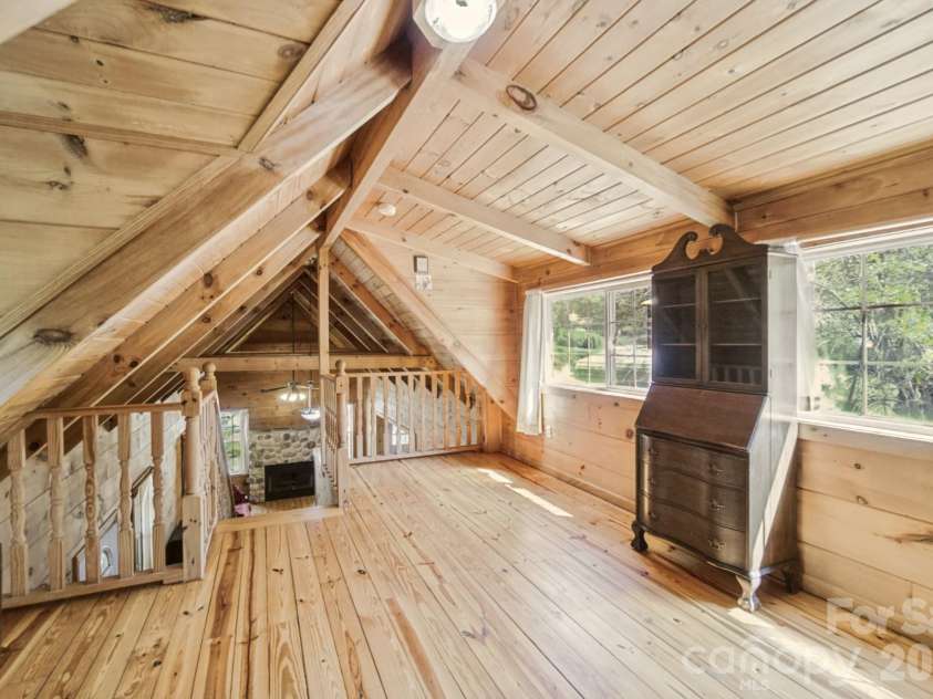 1 Locust Avenue, Asheville, NC 28804.  MLS# CAR4418409, YatesRealty ID 51631. 
