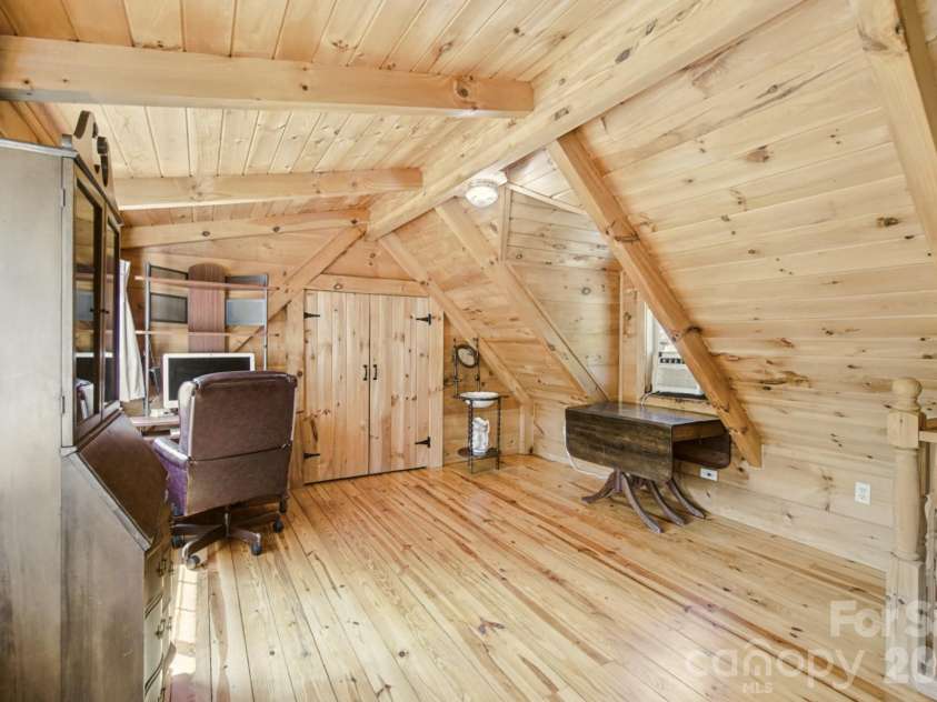 1 Locust Avenue, Asheville, NC 28804.  MLS# CAR4418409, YatesRealty ID 51631. 
