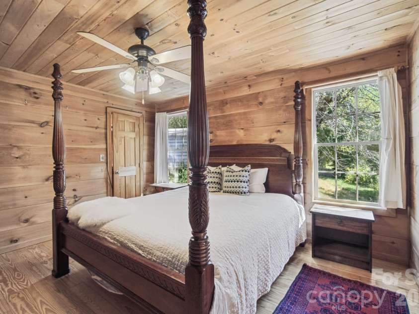 1 Locust Avenue, Asheville, NC 28804.  MLS# CAR4418409, YatesRealty ID 51631. 