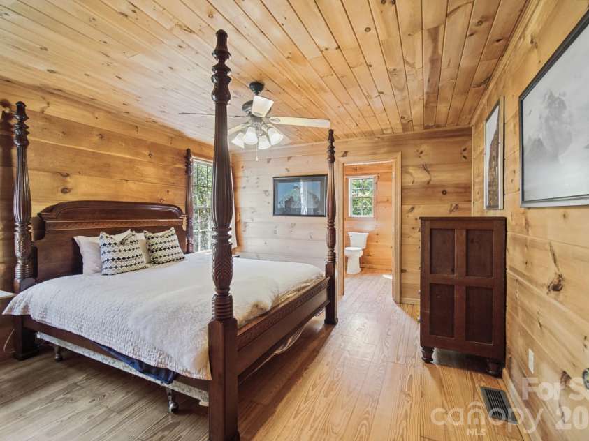 1 Locust Avenue, Asheville, NC 28804.  MLS# CAR4418409, YatesRealty ID 51631. 