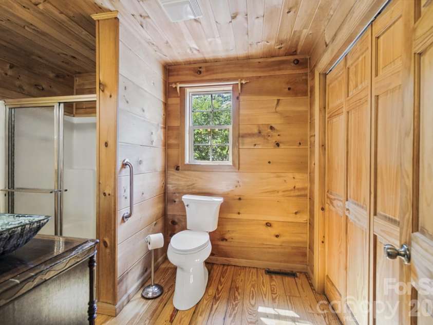 1 Locust Avenue, Asheville, NC 28804.  MLS# CAR4418409, YatesRealty ID 51631. 