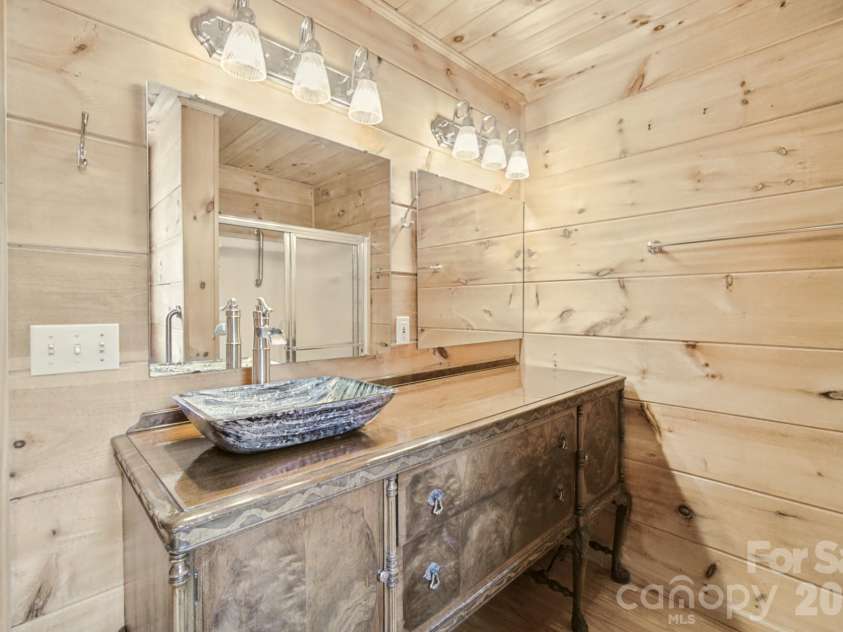 1 Locust Avenue, Asheville, NC 28804.  MLS# CAR4418409, YatesRealty ID 51631. 